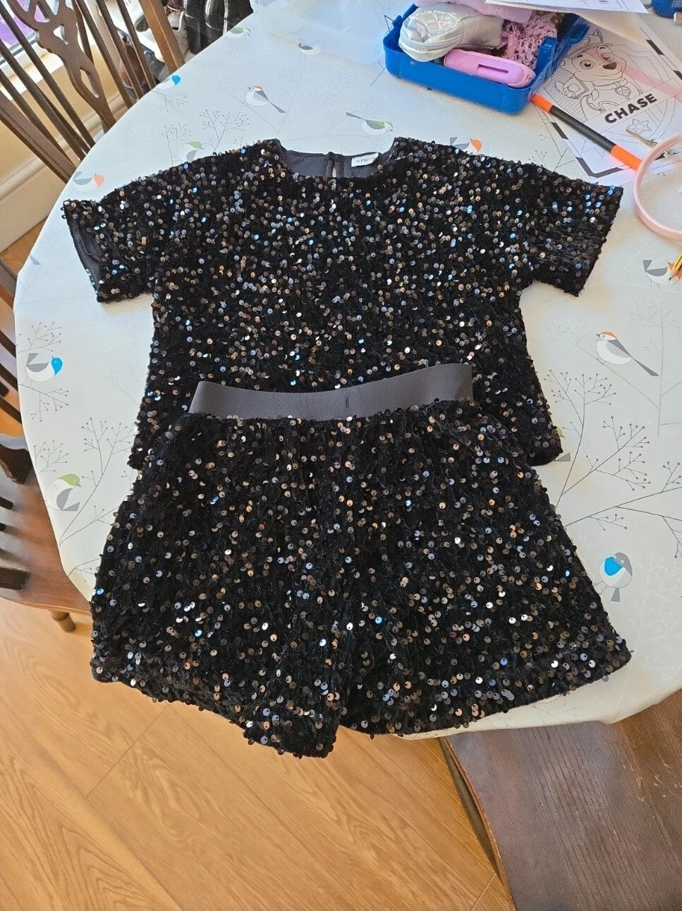 F&F Two Piece Set. Age 7 to 8 Years