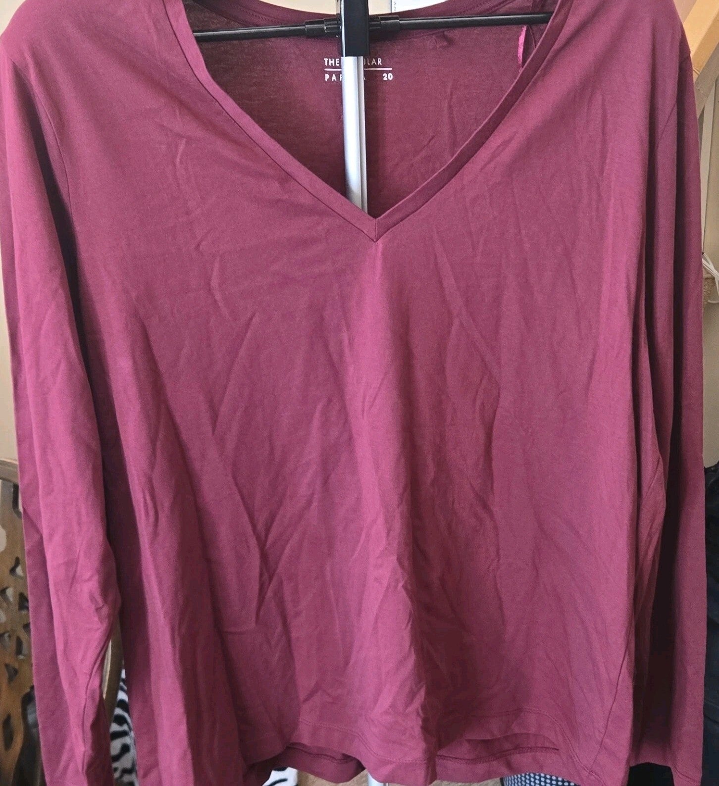 TU Burgundy Solid V-Neck Long Sleeve T-Shirt Top Womens Size 20 Regular