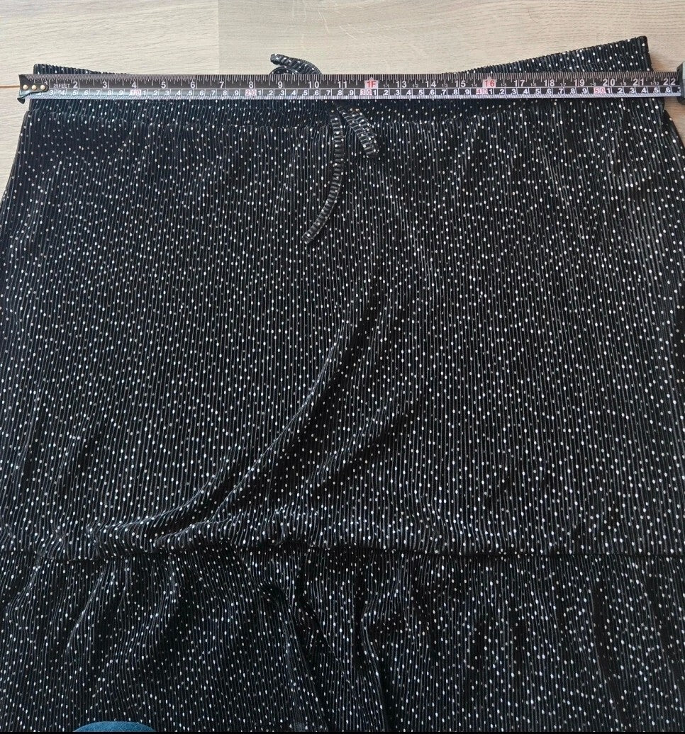 Papaya Black Glitter Spot Pleated Mini Skirt Size 22 NWT