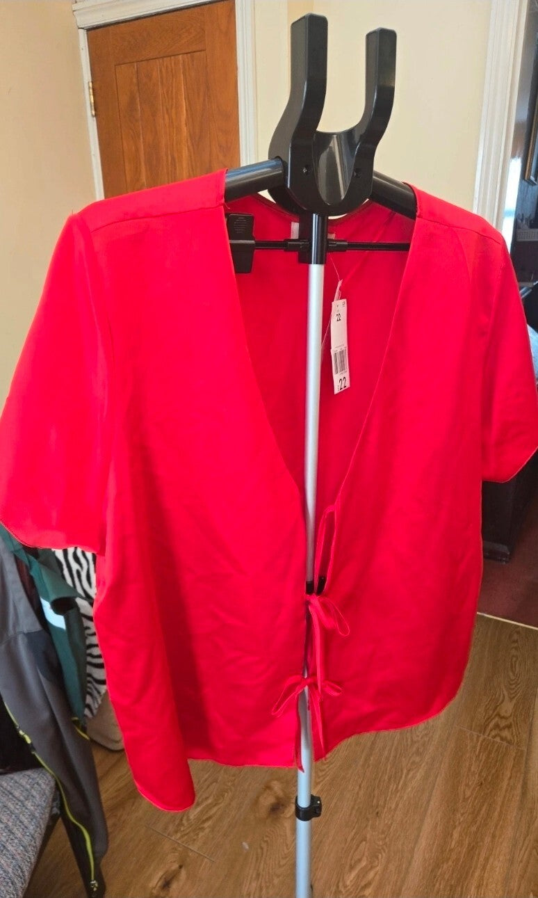 Be Beau Red Wrap Tie Front Top Size 22