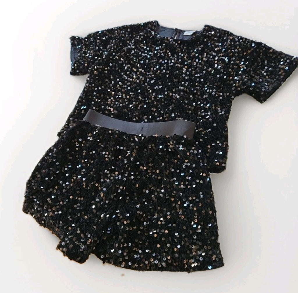 F&F Two Piece Set. Age 7 to 8 Years